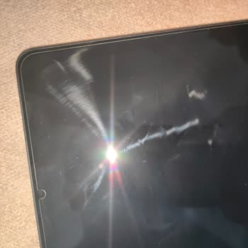 Spigen Ekran Koruyucu Çizik Ve Deformasyon Sorunu Kullanım Zorluğu Yaşatıyor