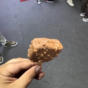 Magnum Bademli Dondurma Eksik Ve Küçük Boyutlu Çıktı