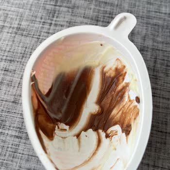 Kinder Joy Ürününde Kıl Ve Eksik Oyuncak Şikayeti