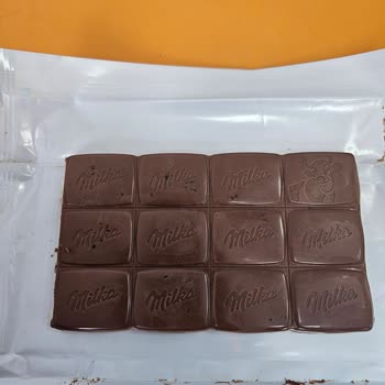 Taze Olması Gereken Milka Oreo Çikolata Bozuk Çıktı, Firma Ulaşılamıyor