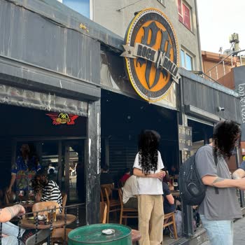 Kadıköy Rock N Rolla'da Damsız Müşteri Ayrımcılığı Yaşadık