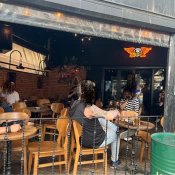 Kadıköy Rock N Rolla'da Damsız Müşteri Ayrımcılığı Yaşadık