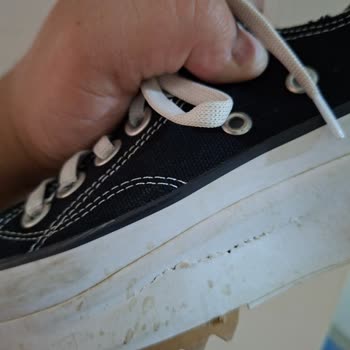 Kısa Sürede Açılan Ayakkabı Tabanı Ve İlgisiz Müşteri Hizmeti