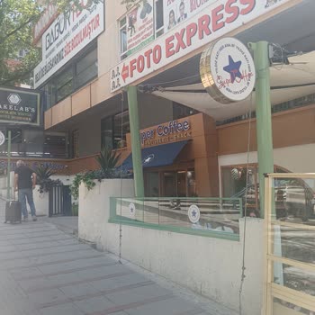 Küflü Tost Ve İlgisiz Mağaza Personeli Nedeniyle Yaşanan Olumsuz Deneyim