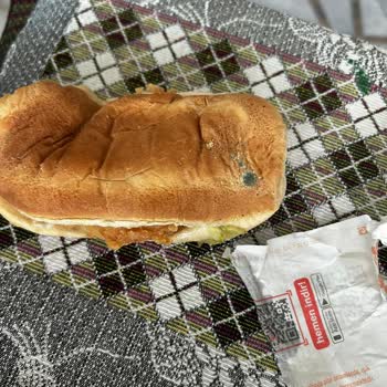 Yemeksepeti Küflü Hamburger Ekmeği ve Yetersiz Çözüm