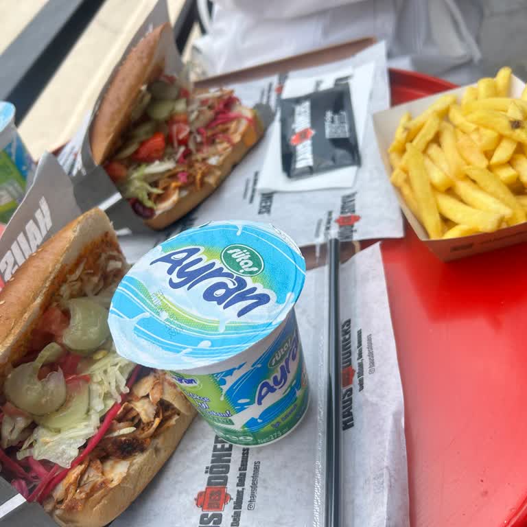 Reklamlarla Övülen Yerde Bayat Ekmek Ve Lezzetsiz Sos Hayal Kırıklığı