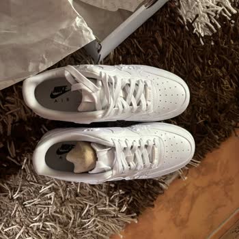 Kullanılmış Ve Şüpheli Nike Air Force 1 Gönderildi
