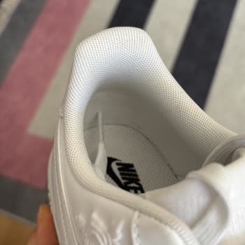 Kullanılmış Ve Şüpheli Nike Air Force 1 Gönderildi