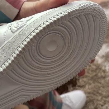 Kullanılmış Ve Şüpheli Nike Air Force 1 Gönderildi