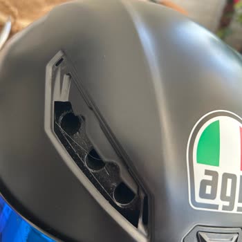 AGV K1-S Kaskta Havalandırma Kapağı Sorunu Beklenmedik Şekilde Oluştu