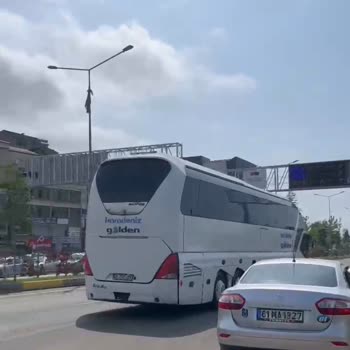 Otobüs Şoförünün Yolcu Alma Konusunda Keyfi Ve Kaba Davranışı