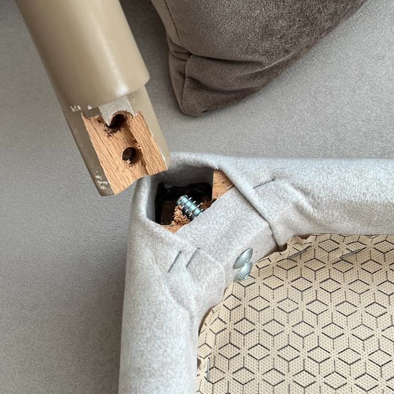 Bellona Mavenna Sandalyeler Kısa Sürede Kırıldı, Garanti Dışı Bırakıldı