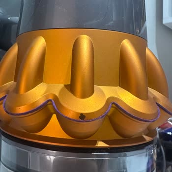 Yüksek Fiyatlı Dyson Ürününde Soyulma Ve Parça Sorununa Çözüm Sunulmadı