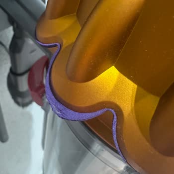 Yüksek Fiyatlı Dyson Ürününde Soyulma Ve Parça Sorununa Çözüm Sunulmadı