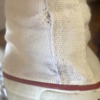 FLO Ayakkabı Kinetix Ayakkabı 1 Ay Bile Olmadan Arka Kısmından Yırtıldı!