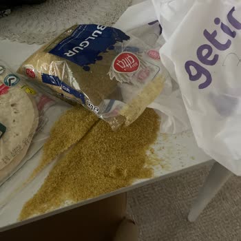 Bantlanmış Paket Nedeniyle Ürün Her Yere Döküldü