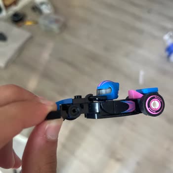 Aldığım Lego F1 Mini Aracın Parçaları Eksik Ve Uyumlu Değil