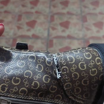 Guess Botlar İkinci Kullanımda Dikişlerinden Açıldı, Mağaza İlgisiz Kaldı