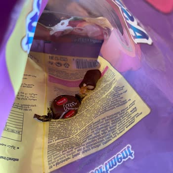 Aldığım Şekerlerin İçinde Yapış Yapış Ve Açık Şekerler Çıktı