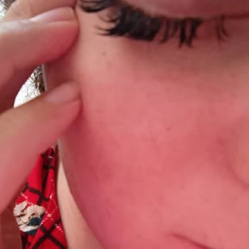 Med & Care Güzellik Salonu Bir Demet İpek Kirpiği 4 Kirpiğin Üzerine Yapıştırmışlardı