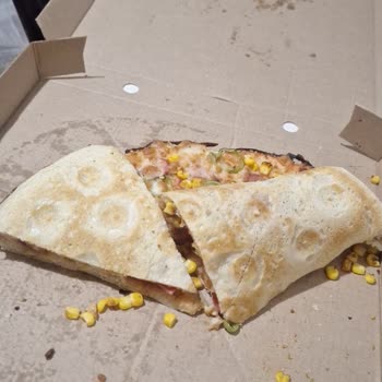 Bayat Ve Dağılmış Pizza, İlgisiz Müşteri Hizmetleri