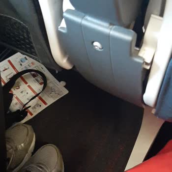 Uçakta Koltukta Sakız Nedeniyle Mağdur Edildim