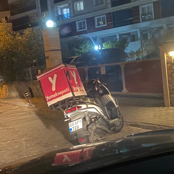 Yemek Sepeti Kuryelerinin Site Girişini Engellemesi Ve İlgisiz Davranışları