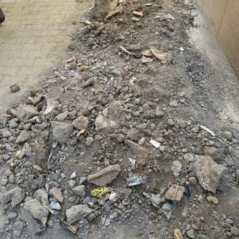 İzmir Büyükşehir Belediyesi Kazı Sonrası Molozlar Ve Kötü Kokuya Çözüm Bekliyoruz