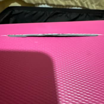 Valizimdeki Büyük Çatlak Ve Bozuk Tekerler İçin Çözüm Bekliyorum