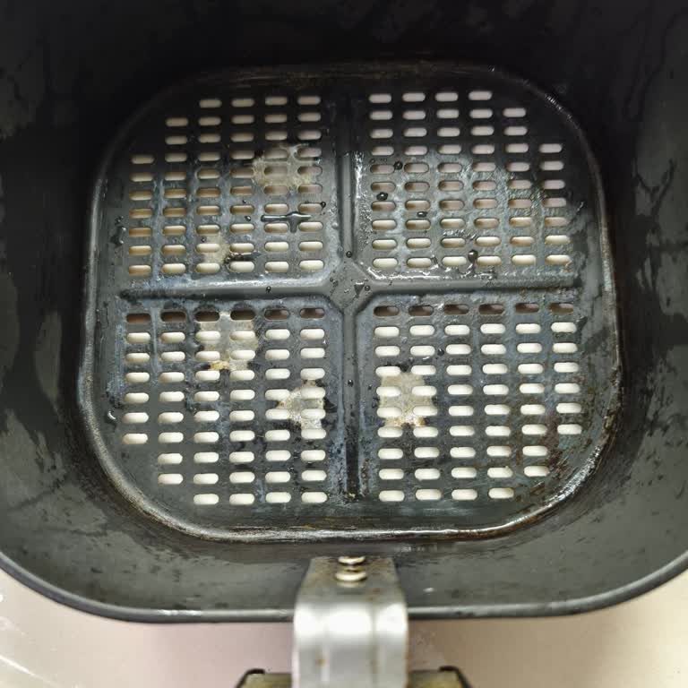 Philips Airfryer Sepeti Ve Tavası Kısa Sürede Paslandı Garanti Destek Vermiyor