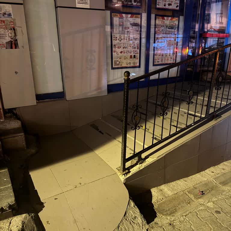 BİM Şubesi Önündeki Güvensiz Rampa Nedeniyle Yaşanan Kaza