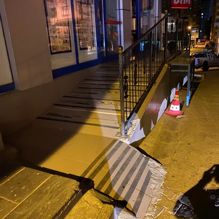 BİM Şubesi Önündeki Güvensiz Rampa Nedeniyle Yaşanan Kaza