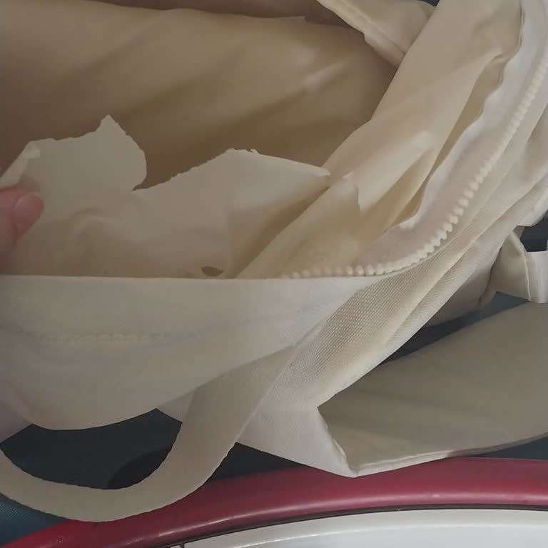 Yeni Aldığım Çantanın Astarı Döküldü Kenarları Yırtıldı Müşteri Hizmetleri Yardımcı Olmadı