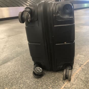 Pegasus Valizimi Kırık Teslim Etti Personel İlgisiz Kaldı