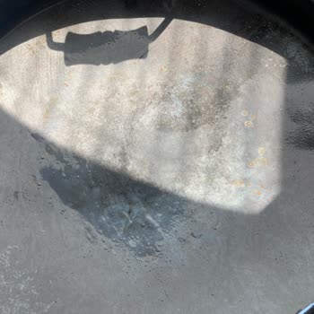 Aldığım Sac Tava Hem Siyah Leke Bırakıyor Hem De Paslandı