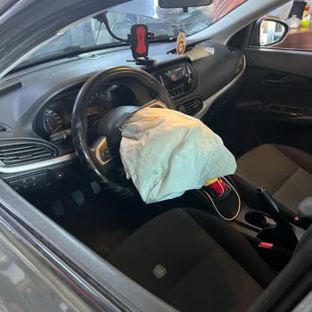 Küçükçekmece Sahilinde Tehlikeli Çukur Araçlara Zarar Veriyor