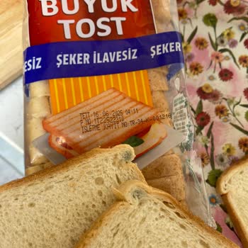 Son Kullanma Tarihi Geçmemiş UNO Tost Ekmeğinde Küf Ve Koku Sorunu