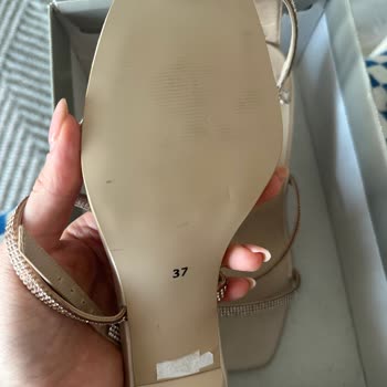 Aldığım Ayakkabı Kullanılmış Ve Hasarlı Çıktı Firma İletişime Geçmedi