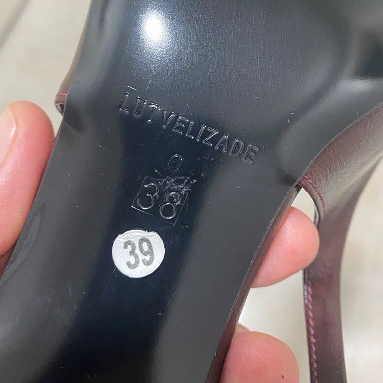 Yanlış Numara Etiketiyle Gönderilen Ayakkabı Şoku