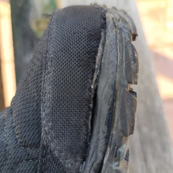 Pahalı Ayakkabı Kısa Sürede Yırtıldı, Değişim Reddedildi