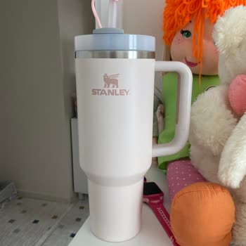 Stanley Termosumun Kapağı Farklı Renkte Geldi