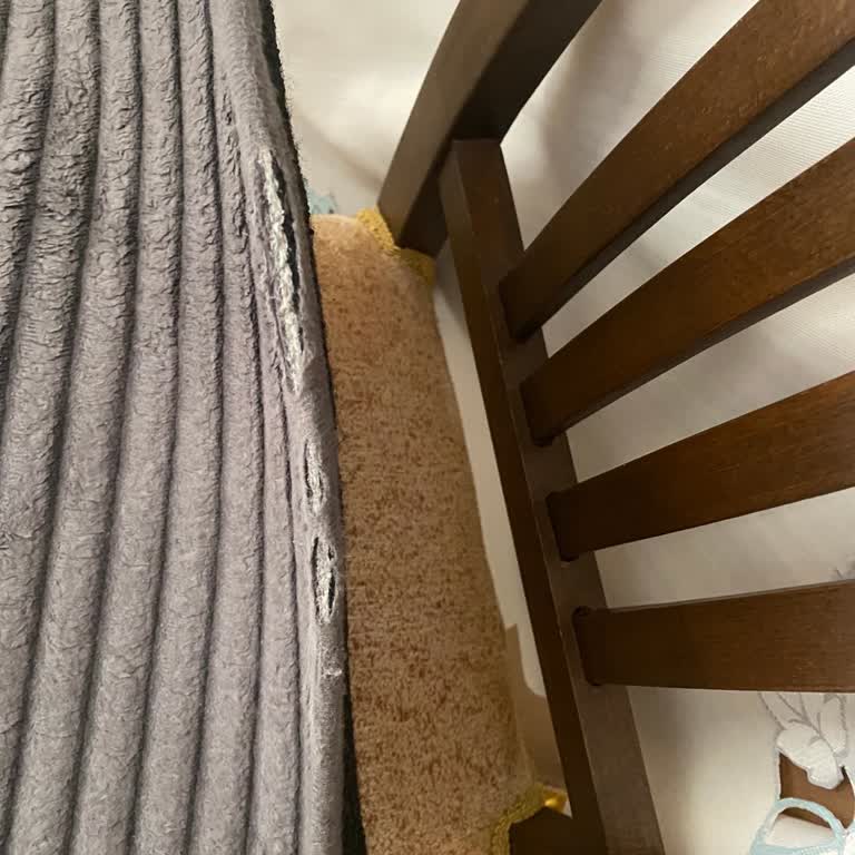 İki Yıkamada Dağılan Banyo Paspası Ve İlgisiz Şube