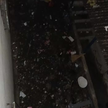 Balkonuma Sürekli Çöp Atılması Ve Güvenliğimin Tehlikeye Atılması