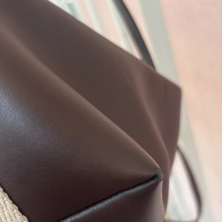 Zara'dan Alınan Çantanın Kısa Sürede Soyulması Hayal Kırıklığı Yarattı