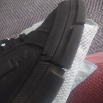 Satın Aldığım Ayakkabının Kısa Sürede Tabanı Ayrıldı, Garanti Sürecinde Mağduriyet Yaşıyorum