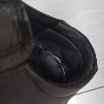 FLO Mağazasından Alınan Ayakkabı Kısa Sürede Yırtıldı, Müşteri Hizmetlerine Ulaşılamıyor