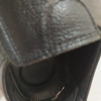 FLO Mağazasından Alınan Ayakkabı Kısa Sürede Yırtıldı, Müşteri Hizmetlerine Ulaşılamıyor