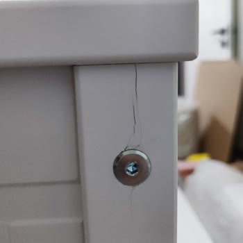 IKEA'dan Satın Alınan Divanda Çatlak Ve Çekmece Sorunu, Değişim Talebi Reddedildi