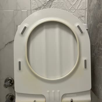 Serel Marka Klozet Kapağı Kısa Sürede Sarardı, Mağaza Ve Marka İlgisiz