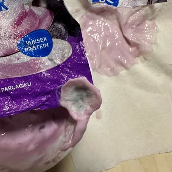 Sek Quark Yoğurt İçinden Yabancı Madde Çıkması Ve Sağlık Endişesi